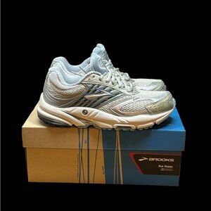 Size 6.5 - BROOKS ARIEL MEDIUM CLOUD/GREY/CHAMBRAY/SLVR WOMEN'S 1200451B 499